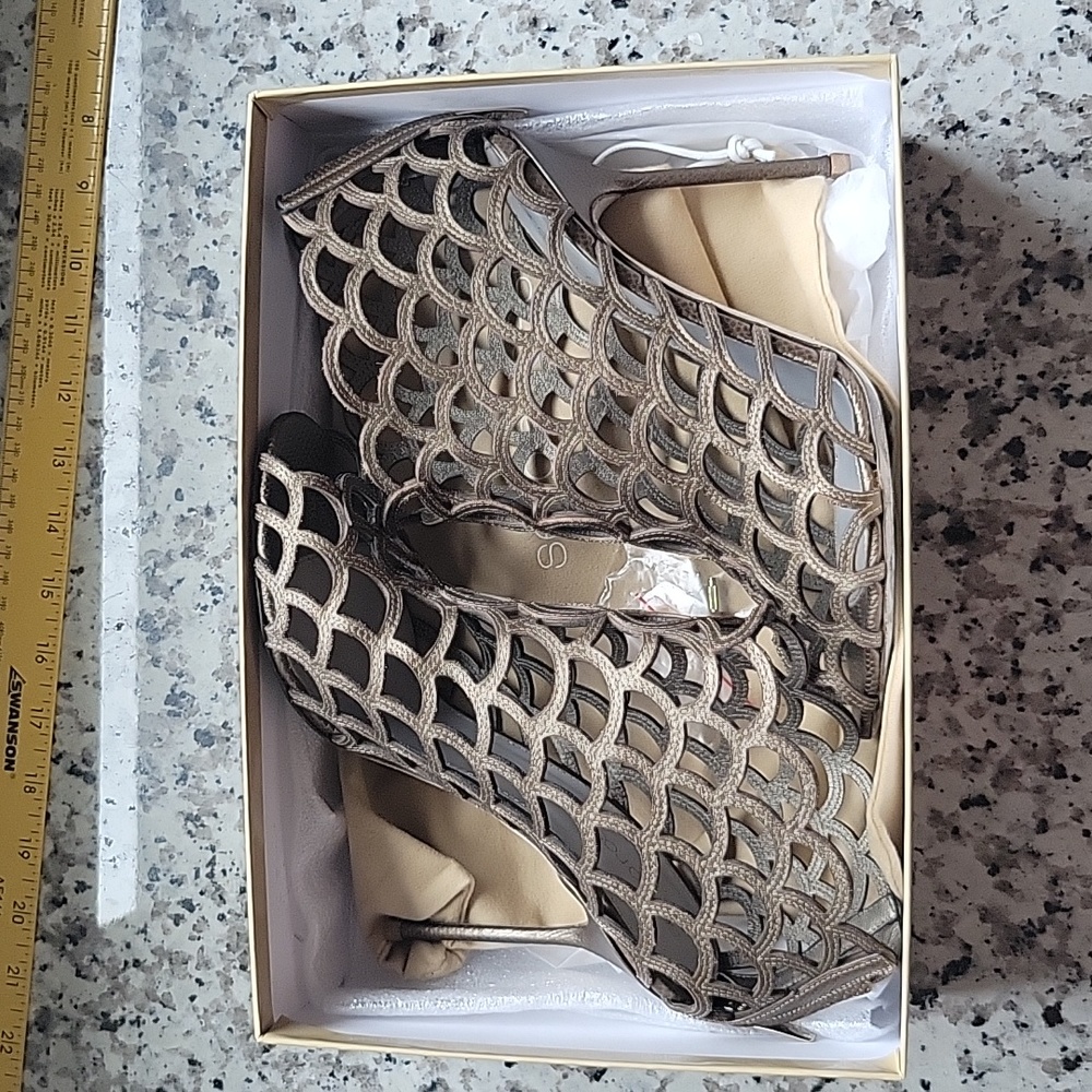 Exquisite pair of Sergio Rossi heels sz 9 - Picture 2 of 15